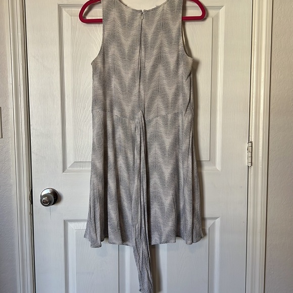 Navy and White Short Sleeveless Dress with attached Tie Belt - Picture 2 of 2